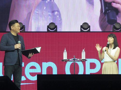 三木谷社長(写真左）と”こんまり”こと近藤麻理恵氏が登壇